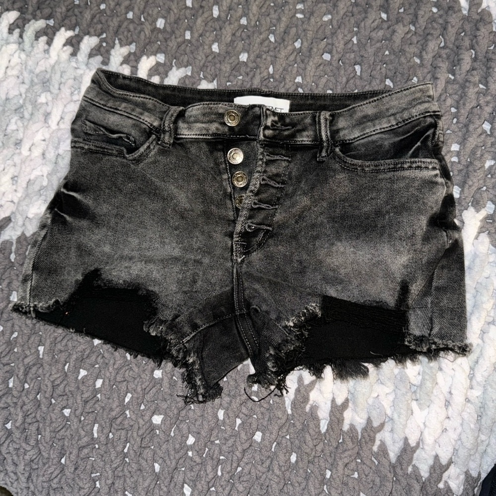 Cute hi- rise Jean shorts! Cute, comfy, good condition